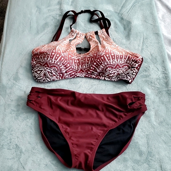 Gorgeous Bikini - Picture 1 of 8